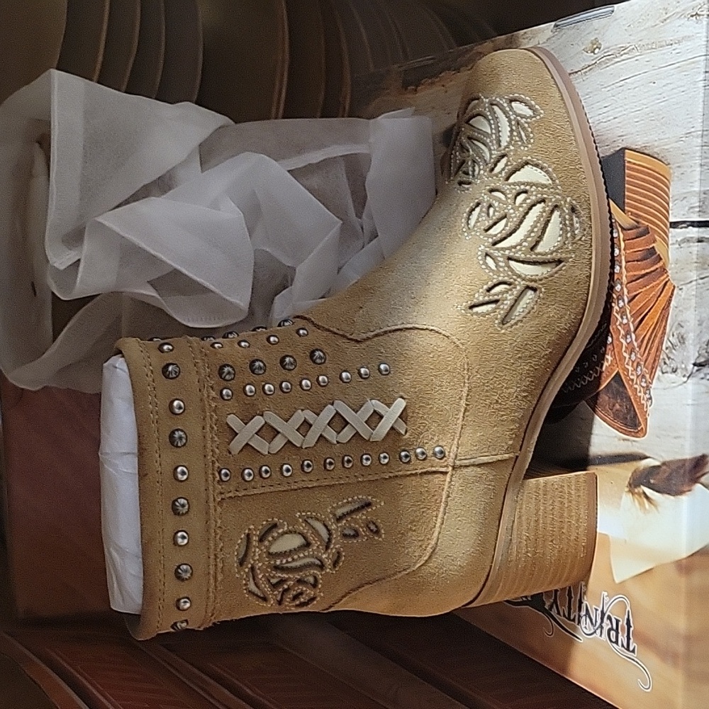 Trinity Ranch tan tooled cowgirl boots new